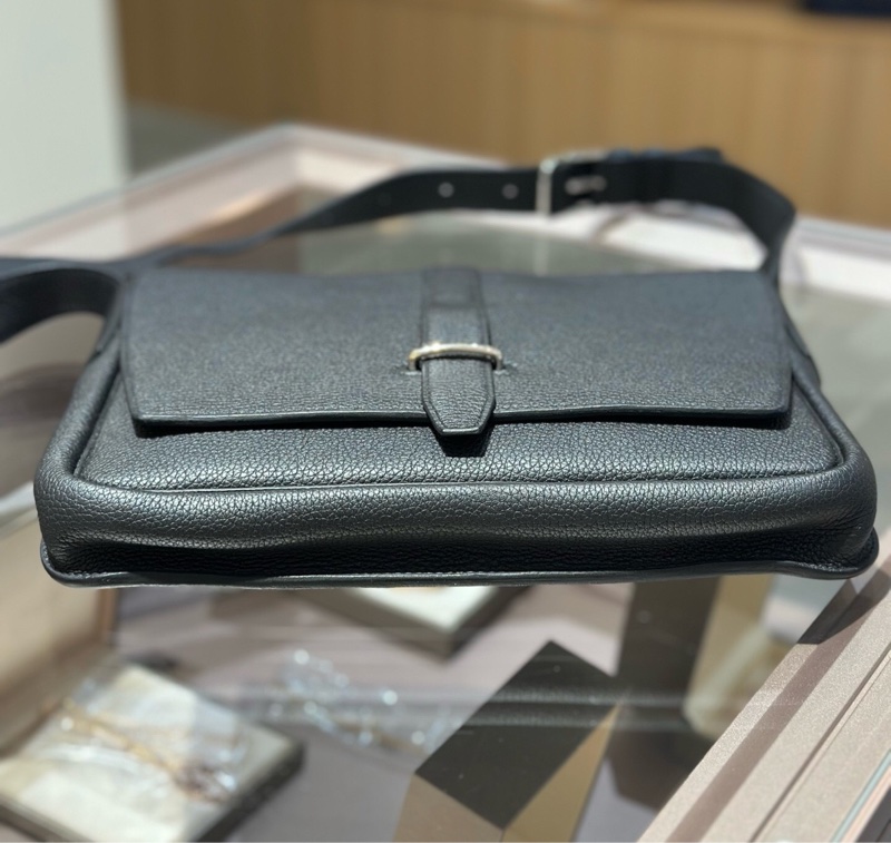 Hermes愛馬仕 SteveLightjunior黑色銀扣Togo皮信差包斜挎包，w刻，size：27*23*4.5-2