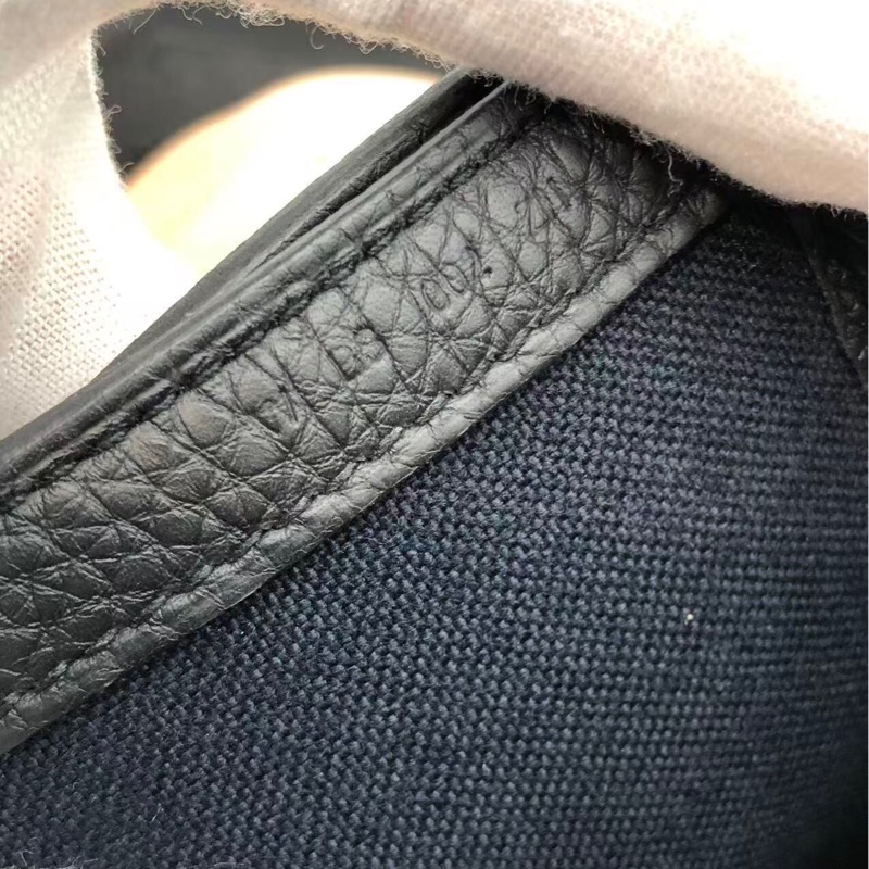 Hermes愛馬仕 SteveLightjunior黑色銀扣Togo皮信差包斜挎包，w刻，size：27*23*4.5-4