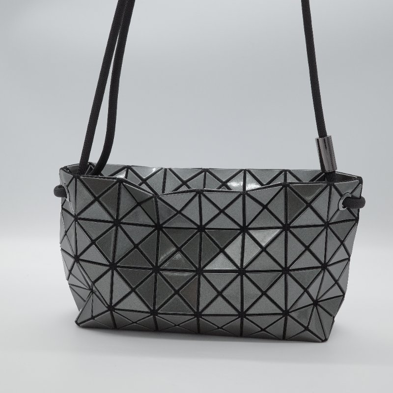 Issey Miyake 三宅一生 Bao Bao Loop 灰色 槍灰色 金屬 黑色繩帶 肩背包-1