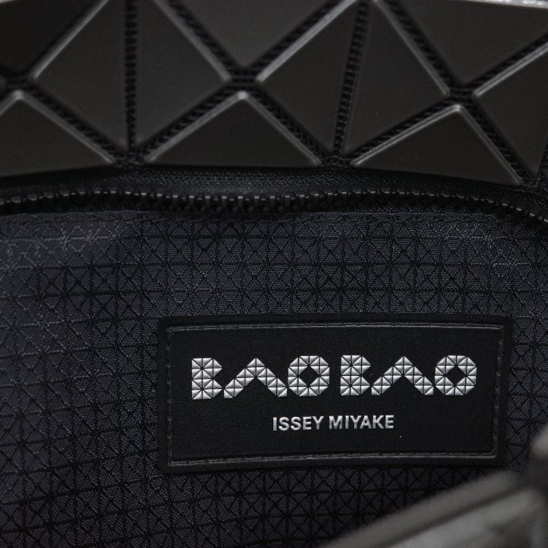 Issey Miyake 三宅一生 Bao Bao Loop 灰色 槍灰色 金屬 黑色繩帶 肩背包-10