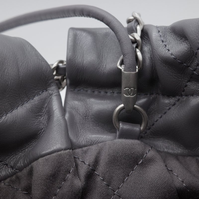Chanel 香奈兒 22Bag Mini Hobo 水泥灰色 絎縫小牛皮 銀扣 肩背包-10