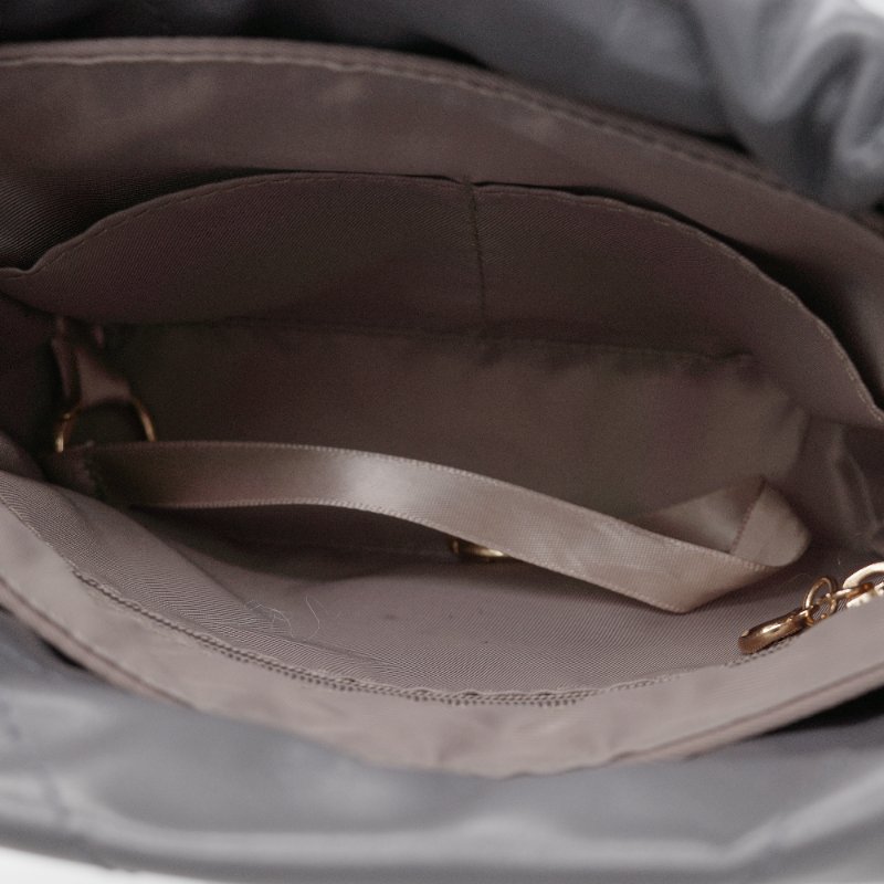 Chanel 香奈兒 22Bag Mini Hobo 水泥灰色 絎縫小牛皮 銀扣 肩背包-14