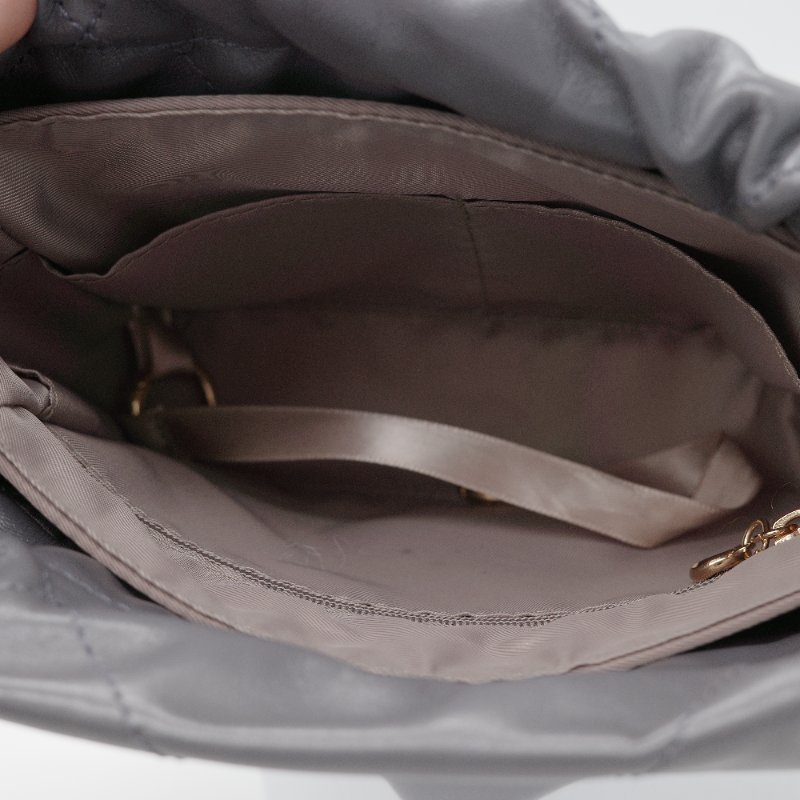 Chanel 香奈兒 22Bag Mini Hobo 水泥灰色 絎縫小牛皮 銀扣 肩背包-15