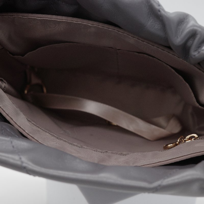 Chanel 香奈兒 22Bag Mini Hobo 水泥灰色 絎縫小牛皮 銀扣 肩背包-16