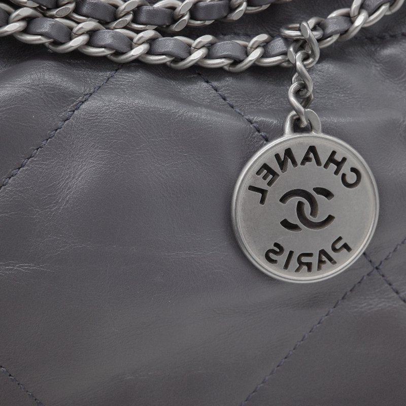 Chanel 香奈兒 22Bag Mini Hobo 水泥灰色 絎縫小牛皮 銀扣 肩背包-18