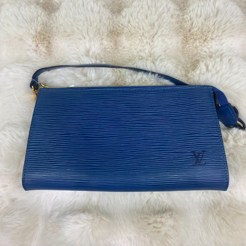 LV Epi Pochette Accessoires藍色水波紋手提包-5