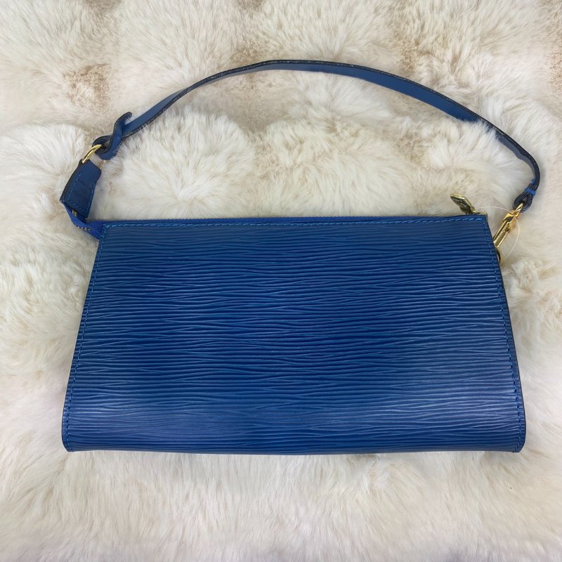 LV Epi Pochette Accessoires藍色水波紋手提包-6