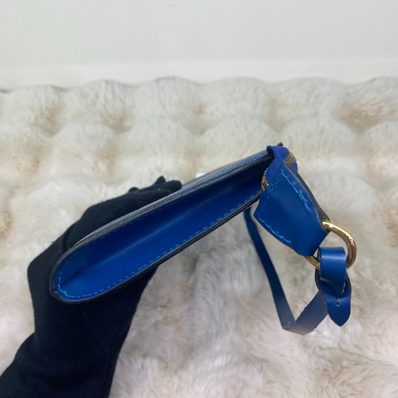 LV Epi Pochette Accessoires藍色水波紋手提包-11