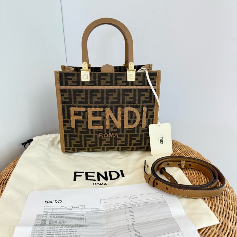 閒置新品FENDI棕色木柄提花滿版logo Sunshine小型手提側背包8BH394ALVYF1GE3-0