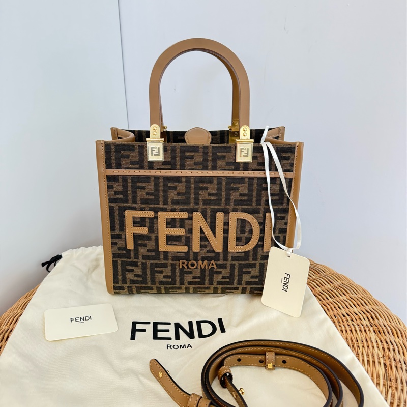 閒置新品FENDI棕色木柄提花滿版logo Sunshine小型手提側背包8BH394ALVYF1GE3-1