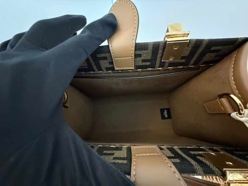 閒置新品FENDI棕色木柄提花滿版logo Sunshine小型手提側背包8BH394ALVYF1GE3-7