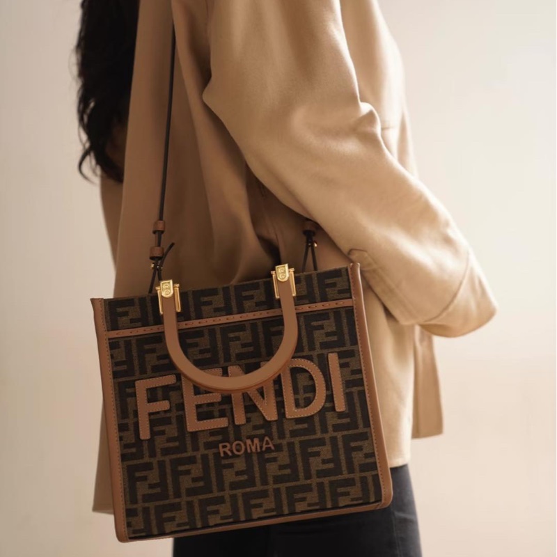 閒置新品FENDI棕色木柄提花滿版logo Sunshine小型手提側背包8BH394ALVYF1GE3-10