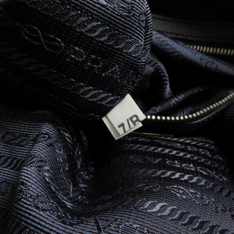 PRADA 尼龍Sholder Bag銀扣肩背袋-7