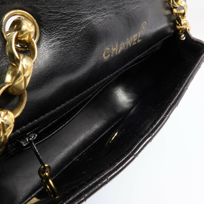 CHANEL 漆皮皮革Vintage Chain Sholder Bag金扣鏈帶肩背袋-4