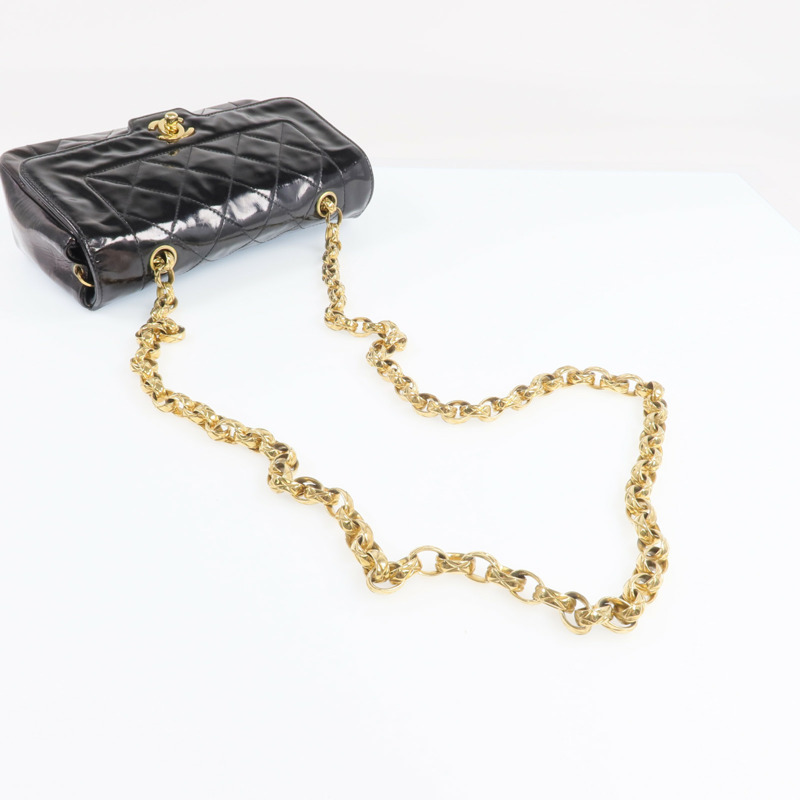 CHANEL 漆皮皮革Vintage Chain Sholder Bag金扣鏈帶肩背袋-5