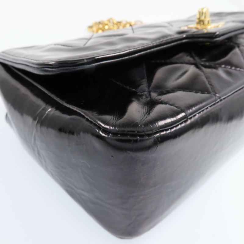 CHANEL 漆皮皮革Vintage Chain Sholder Bag金扣鏈帶肩背袋-9