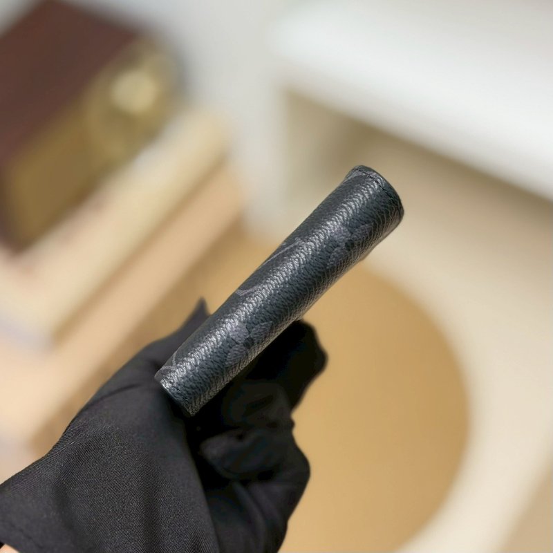 🏷LV 路易威登．Multiple 黑老花短夾 M61695-12