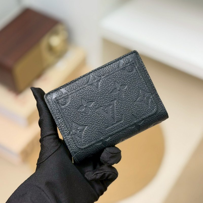 🏷LV 路易威登．Clea 壓紋對開短夾 M80151/客人寄賣-0