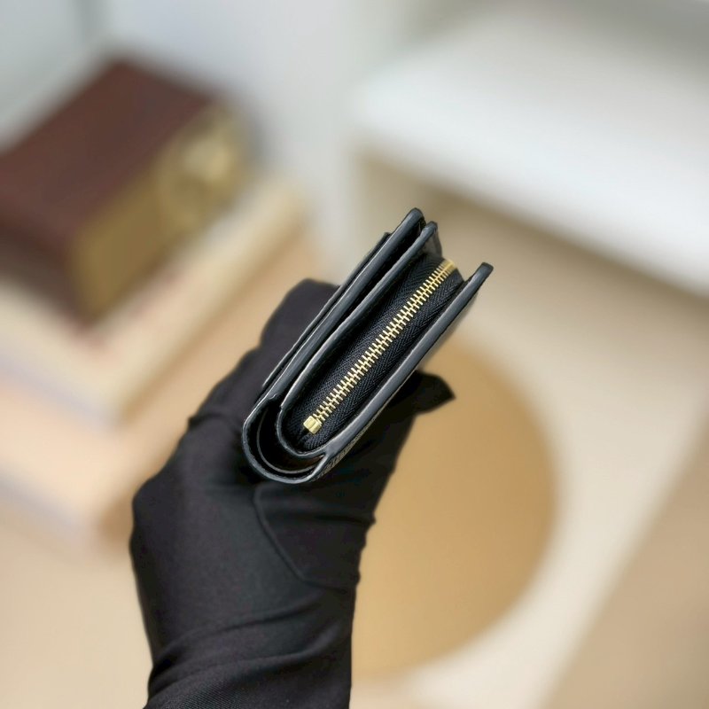 🏷LV 路易威登．Clea 壓紋對開短夾 M80151/客人寄賣-2