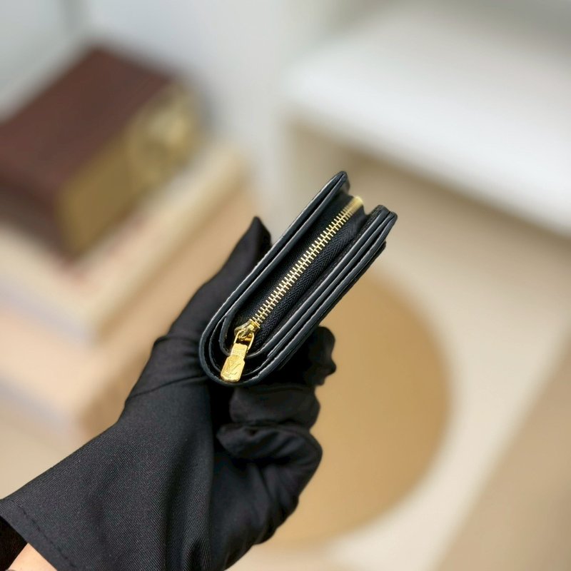 🏷LV 路易威登．Clea 壓紋對開短夾 M80151/客人寄賣-3