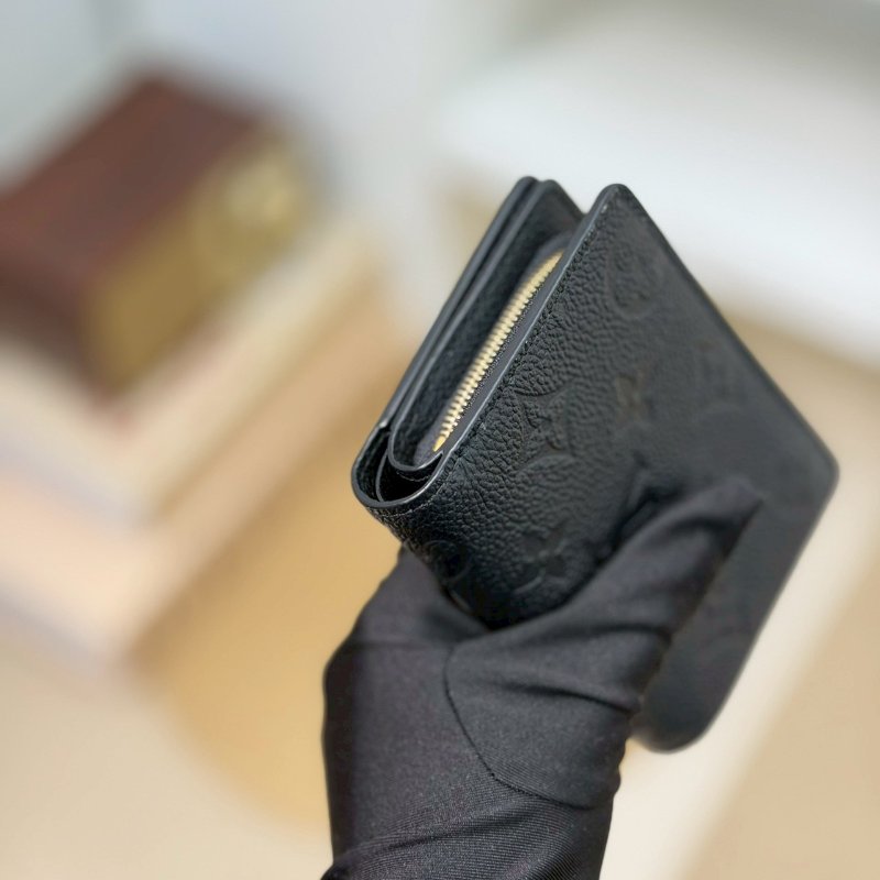 🏷LV 路易威登．Clea 壓紋對開短夾 M80151/客人寄賣-4