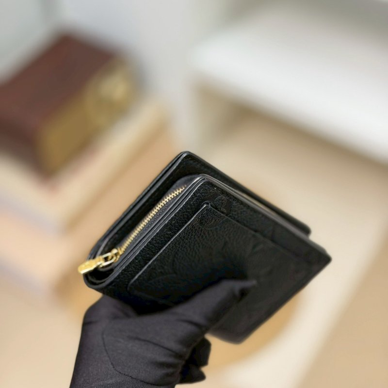 🏷LV 路易威登．Clea 壓紋對開短夾 M80151/客人寄賣-10