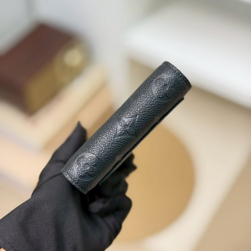 🏷LV 路易威登．Clea 壓紋對開短夾 M80151/客人寄賣-12