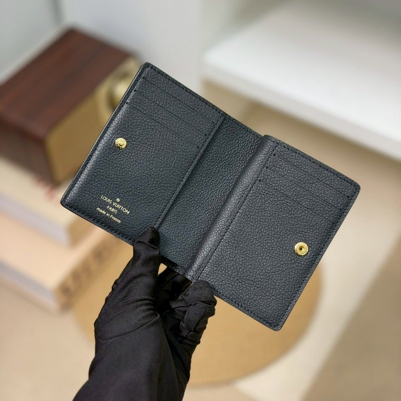 🏷LV 路易威登．Clea 壓紋對開短夾 M80151/客人寄賣-14