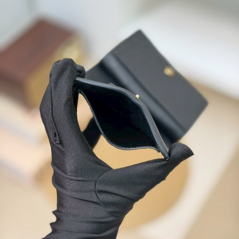 🏷LV 路易威登．Clea 壓紋對開短夾 M80151/客人寄賣-17