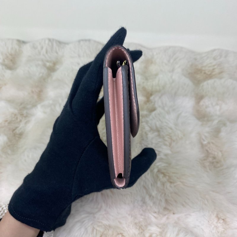 LV Emilie系列經典Monogram釦式長夾粉色-2