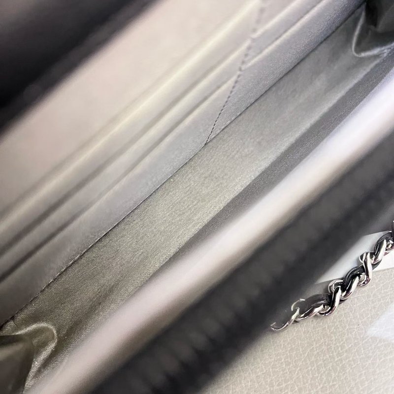 Chanel香奈兒黑銀牛皮山茶花woc鏈條單肩包-8