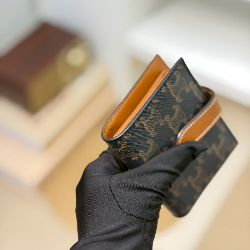 🏷Celine 瑟琳．Strap 老花對開短夾-6