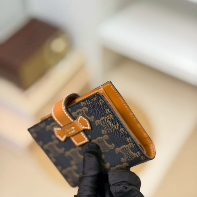 🏷Celine 瑟琳．Strap 老花對開短夾-9