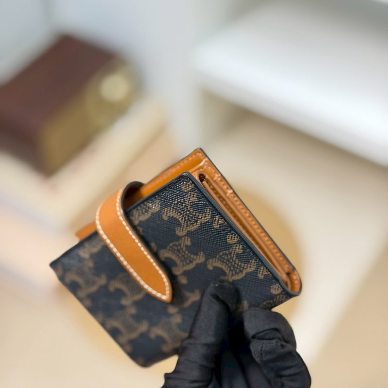 🏷Celine 瑟琳．Strap 老花對開短夾-11