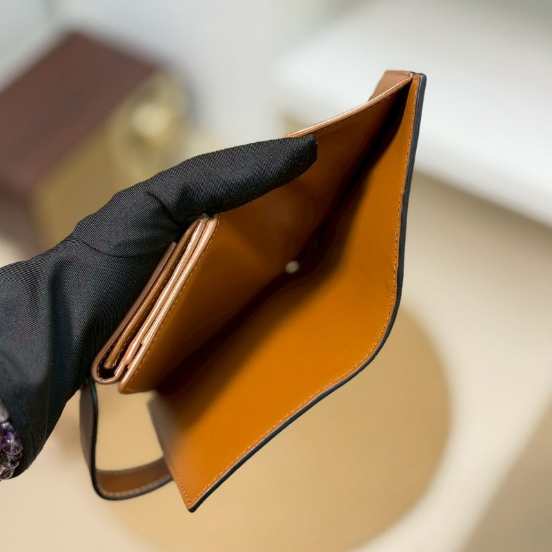 🏷Celine 瑟琳．Strap 老花對開短夾-19