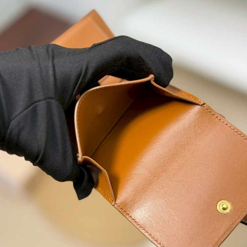 🏷Celine 瑟琳．Strap 老花對開短夾-21