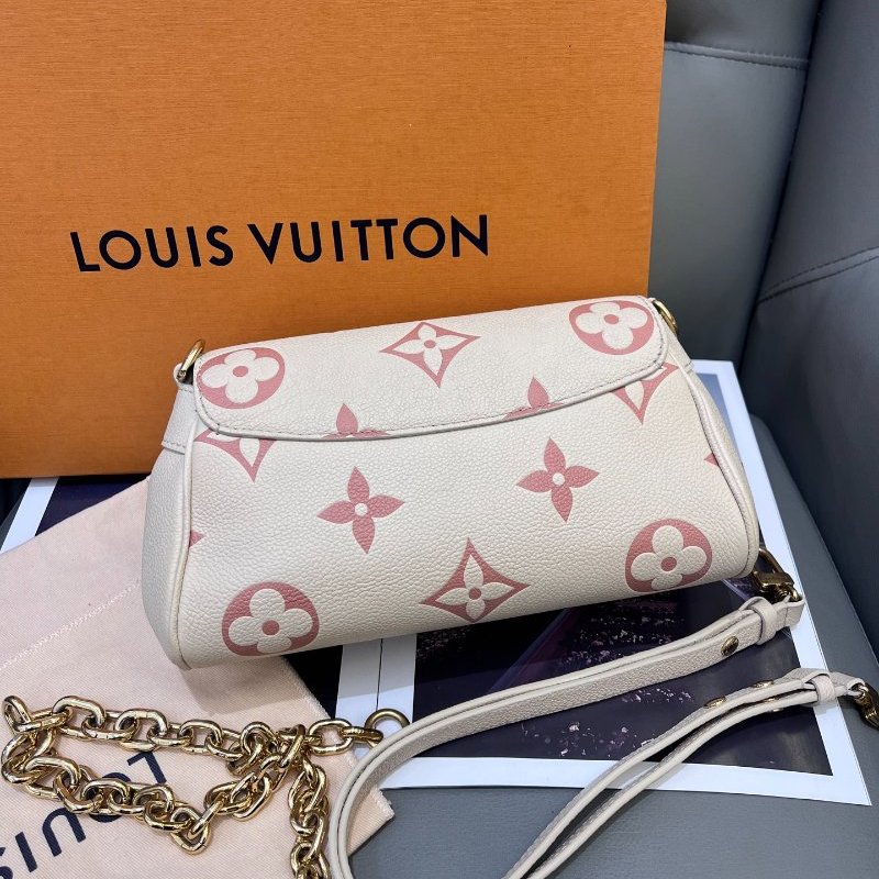 芯片款 LV路易威登草莓牛奶全皮favorite摯愛雲朵包-6