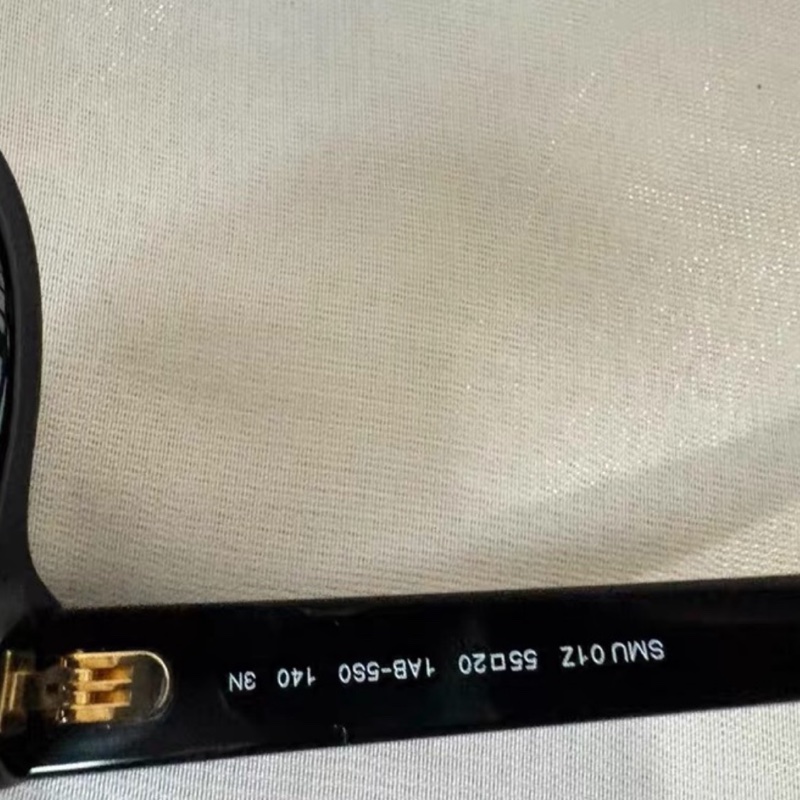 🌷全新代購!Miumiu 方框 墨鏡/太陽眼鏡 戴鼻托 SMU01ZS-3