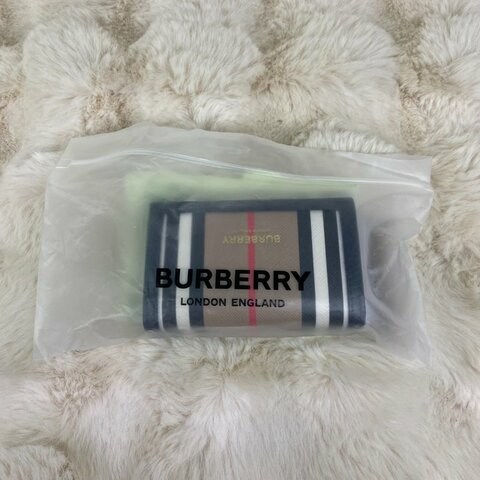 全新閒置品 BURBERRY 經典格紋牛皮內裡三折短夾