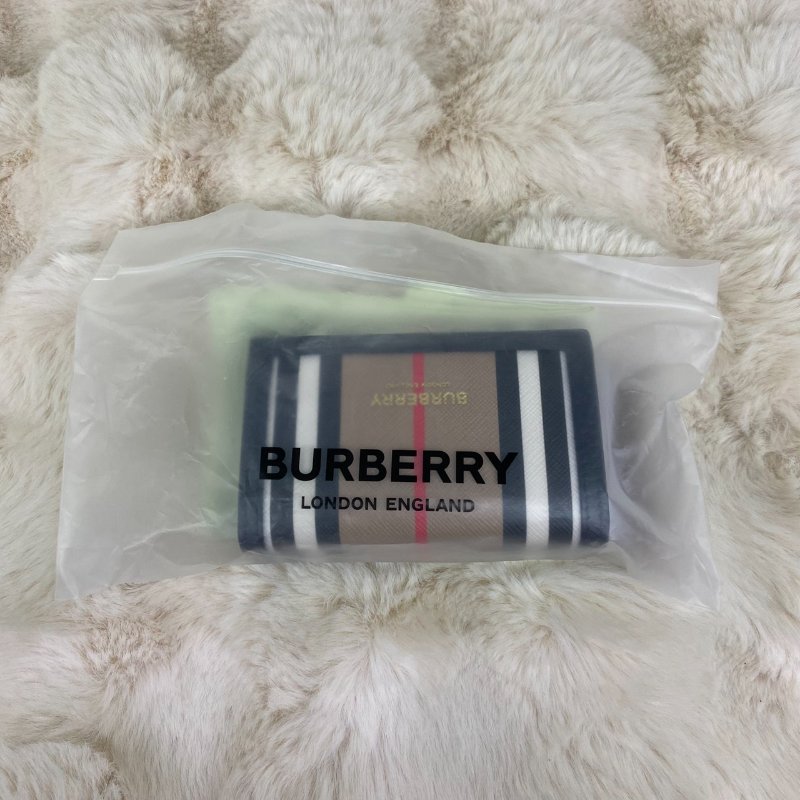 全新閒置品 BURBERRY 經典格紋牛皮內裡三折短夾-0