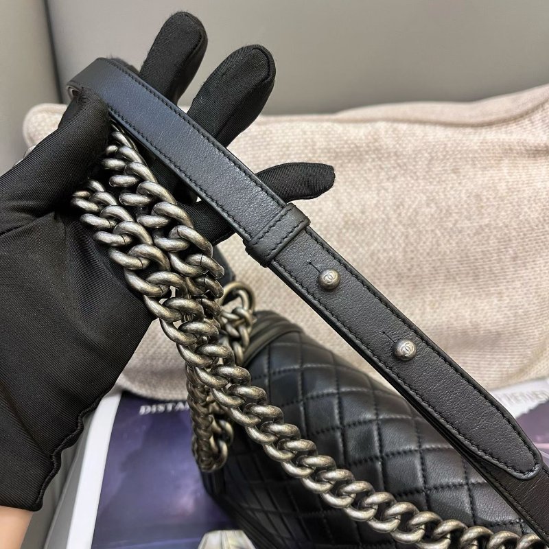 Chanel香奈兒LEBOY中號黑銀牛皮鏈條包-9