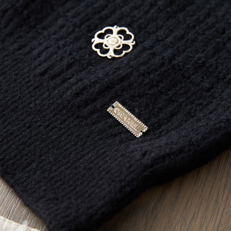 ❤️ CHANEL 超精緻裝飾 經典黑金配色 質感毛衣-6