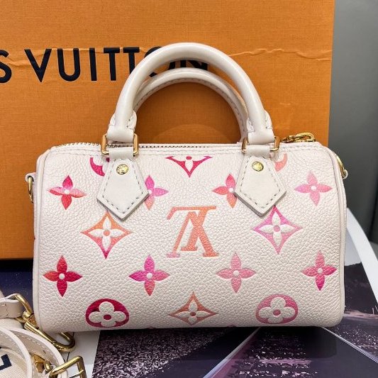 芯片款 LV路易威登丹寧漸變草莓牛奶speedy nano枕頭包-6