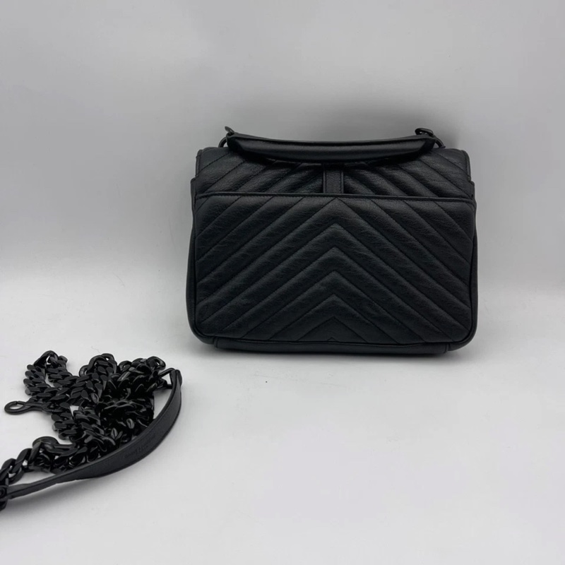 YSL聖羅蘭黑銀V紋郵差包,9新,黑銀牛皮材質,尺寸24*17*6.5cm-2