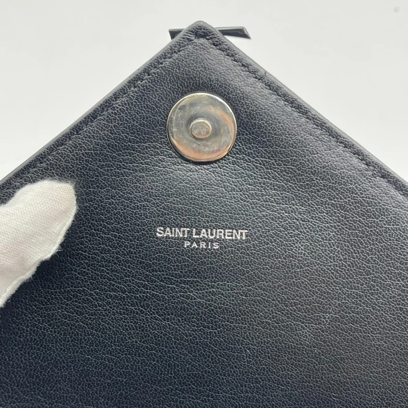 YSL聖羅蘭黑銀V紋郵差包,9新,黑銀牛皮材質,尺寸24*17*6.5cm-15