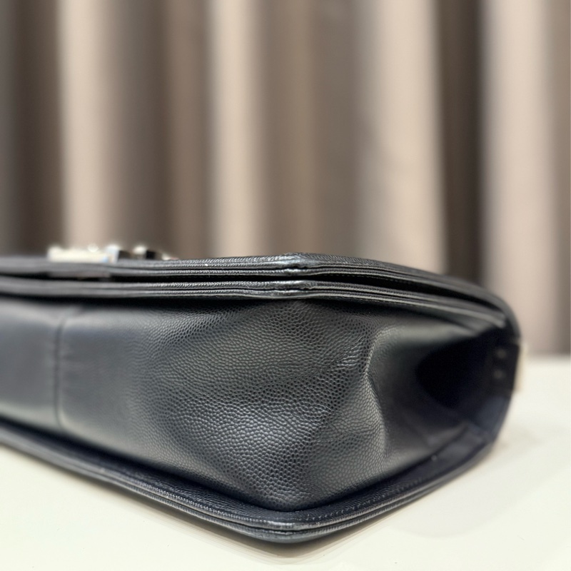 Chanel香奈兒 黑銀荔枝牛山型紋boy25-6