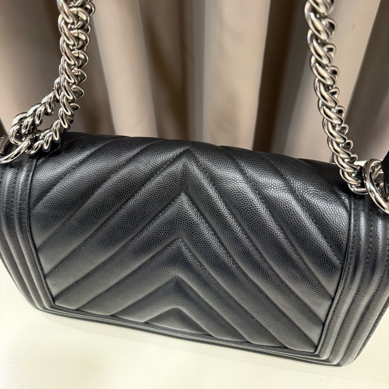 Chanel香奈兒 黑銀荔枝牛山型紋boy25-8