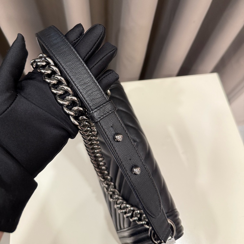 Chanel香奈兒 黑銀荔枝牛山型紋boy25-9