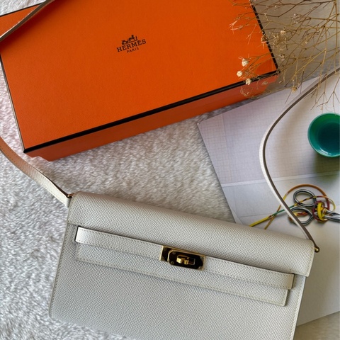 金釦 Epsom皮 Kelly To Go 皮夾式斜背包(奶灰色)