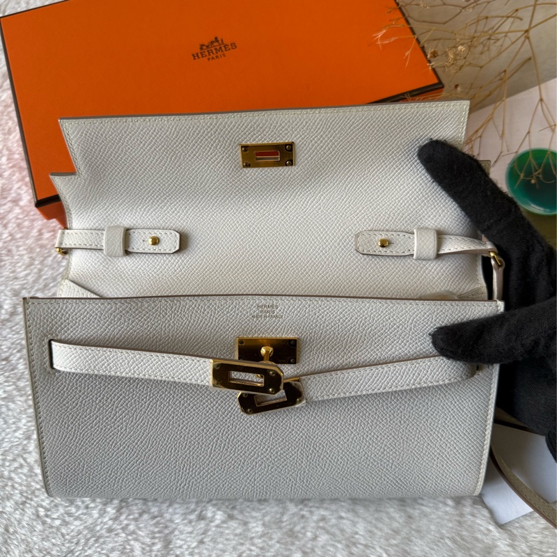 金釦 Epsom皮 Kelly To Go 皮夾式斜背包(奶灰色)-6